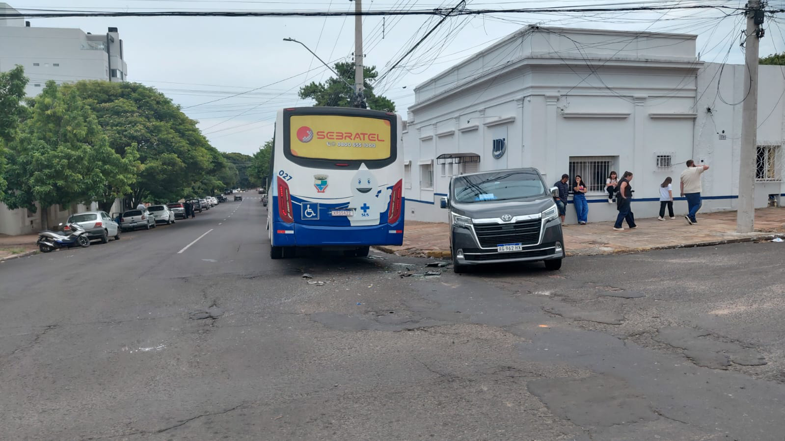 OAB Barro Preto - Ônibus da Unipampa e veículo argentino colidem em cruzamento