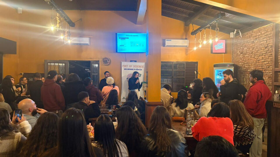 OAB Barro Preto - Pint of Science leva debates sobre cerveja, saúde e conquista lunar a bares de Uruguaiana