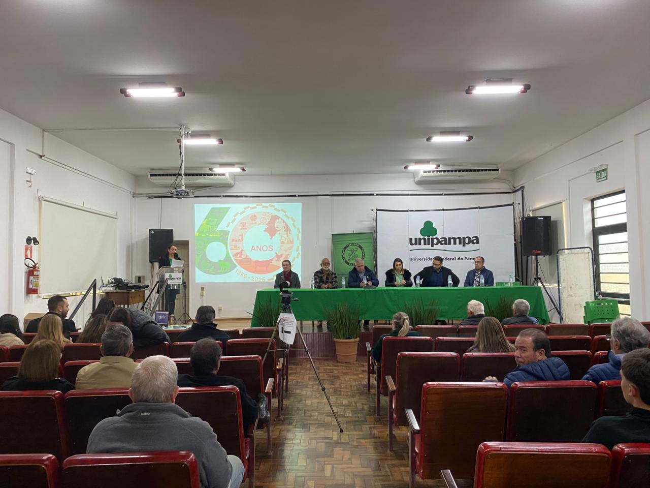 A cerimônia foi organizada e conduzida pela professora Deise Dalazen Castagnara, graduada em Zootecnia e docente do curso de Medicina Veterinária da Unipampa. Créditos: Helena Biasi/JC.