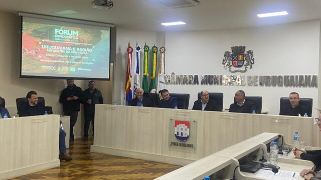 Fórum Democrático debate desenvolvimento regional
