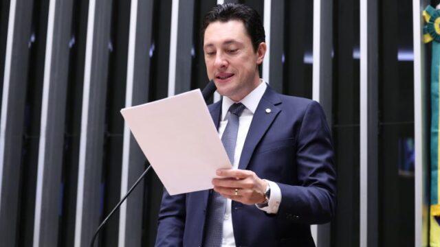 Câmara aprova projeto que reduz multas eleitorais e protege fundos partidários