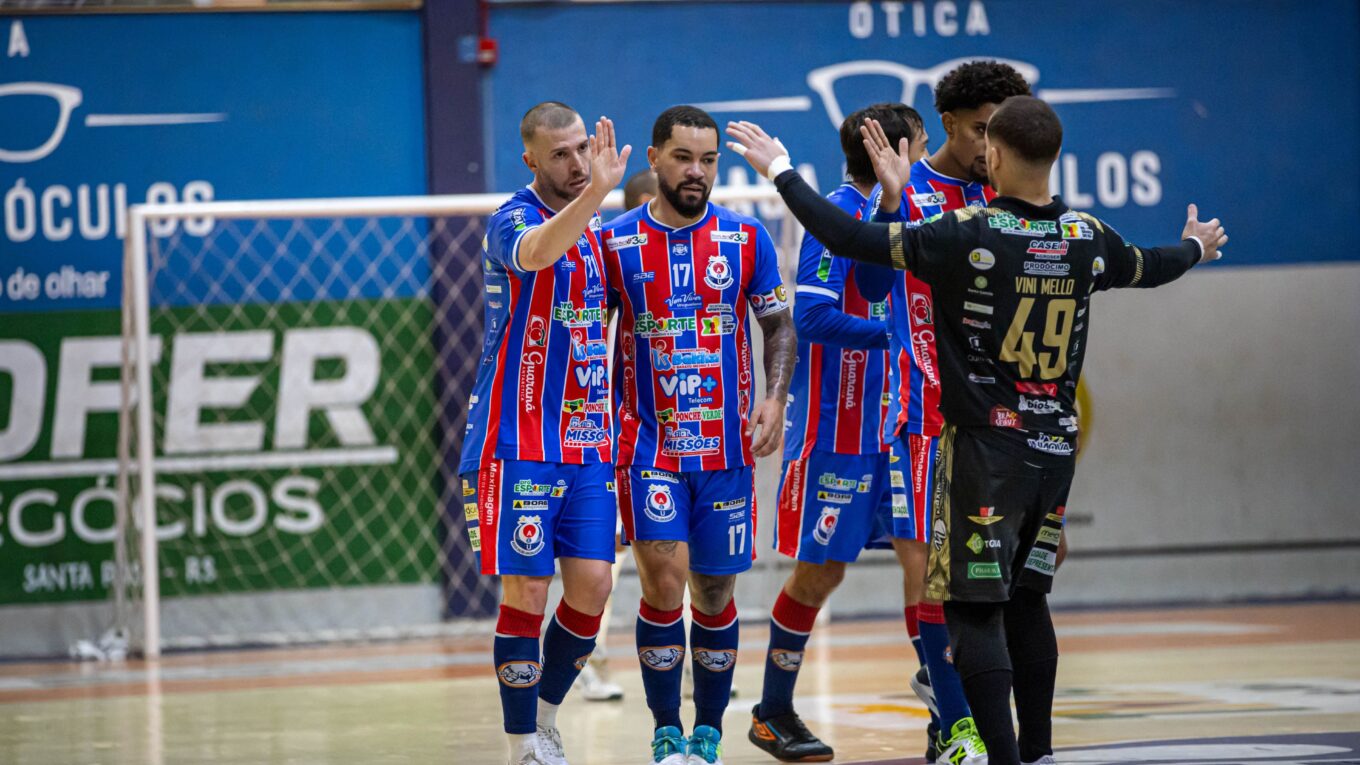AEU goleia União fora de casa e abre vantagem na semifinal