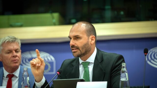 Eduardo Bolsonaro é condenado a quatro anos de prisão e fica inelegível