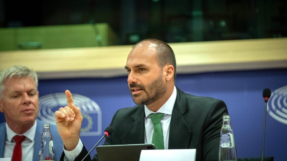 OAB Barro Preto - Eduardo Bolsonaro é condenado a quatro anos de prisão e fica inelegível
