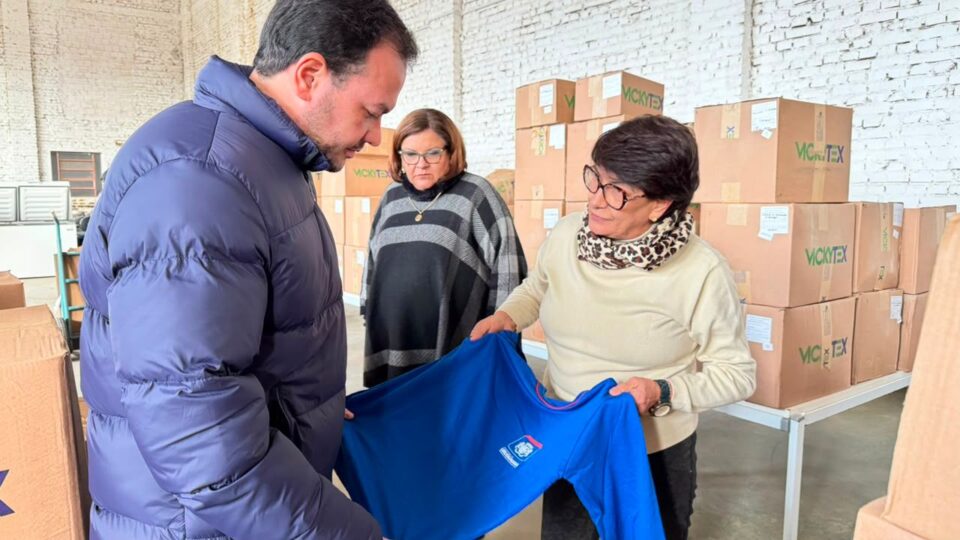 OAB Barro Preto - Município recebe primeira remessa de uniformes para rede municipal