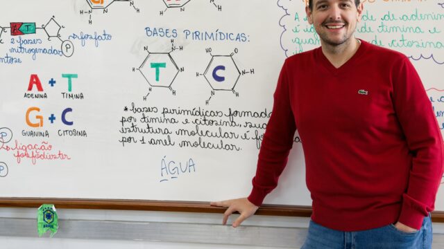 Professor aposta em música para aproximar alunos da Biologia