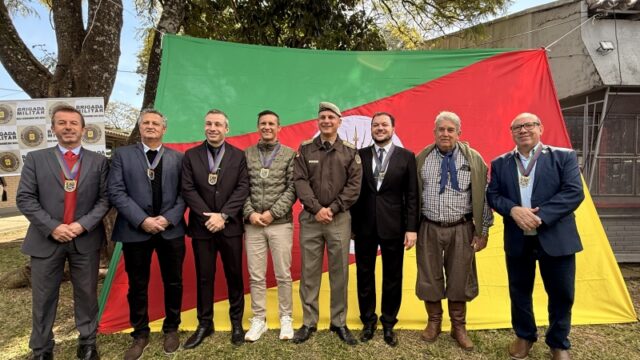 Formatura celebra três anos do CRPM-EO