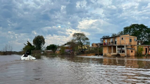 Rio Uruguai recua lentamente, mas segue em nível de inundação