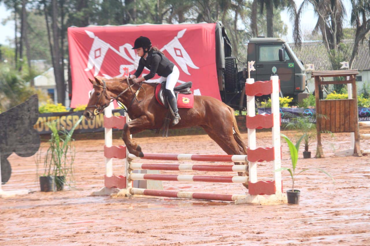 Antonela Borin e Princesa da Triumph. Créditos: divulgação.