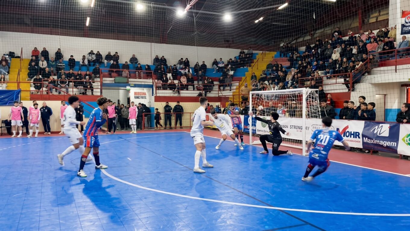 Uruguaianense goleia Guarany e segue líder