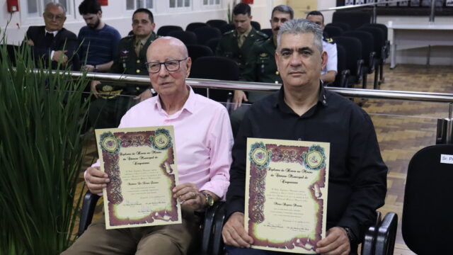 Câmara homenageia cidadãos com Diploma de Honra ao Mérito