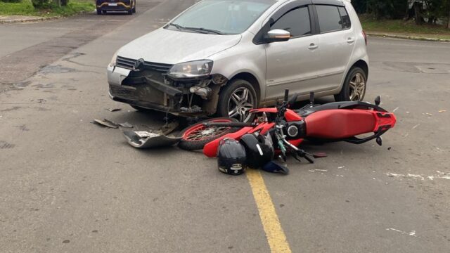 Motociclista fica ferido após colisão