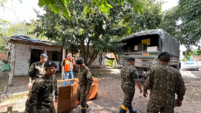 Quase 60 pessoas estão fora de casa por conta da cheia